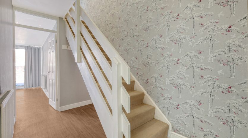 3 Bedroom End of Terrace House For Sale in Kesteven Close, Ilford, IG6 