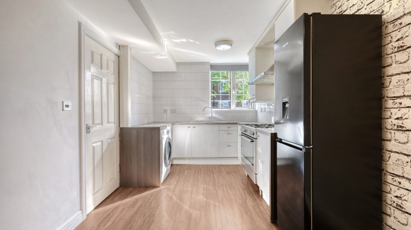 3 Bedroom End of Terrace House For Sale in Kesteven Close, Ilford, IG6 