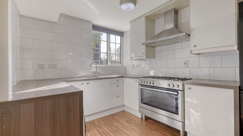 3 Bedroom End of Terrace House For Sale in Kesteven Close, Ilford, IG6 