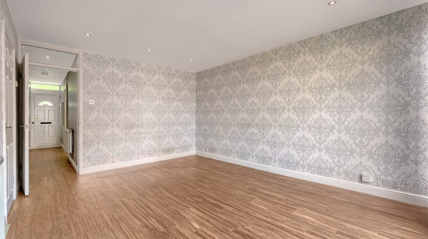 3 Bedroom End of Terrace House For Sale in Kesteven Close, Ilford, IG6 