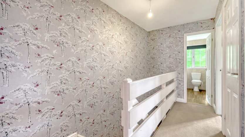 3 Bedroom End of Terrace House For Sale in Kesteven Close, Ilford, IG6 