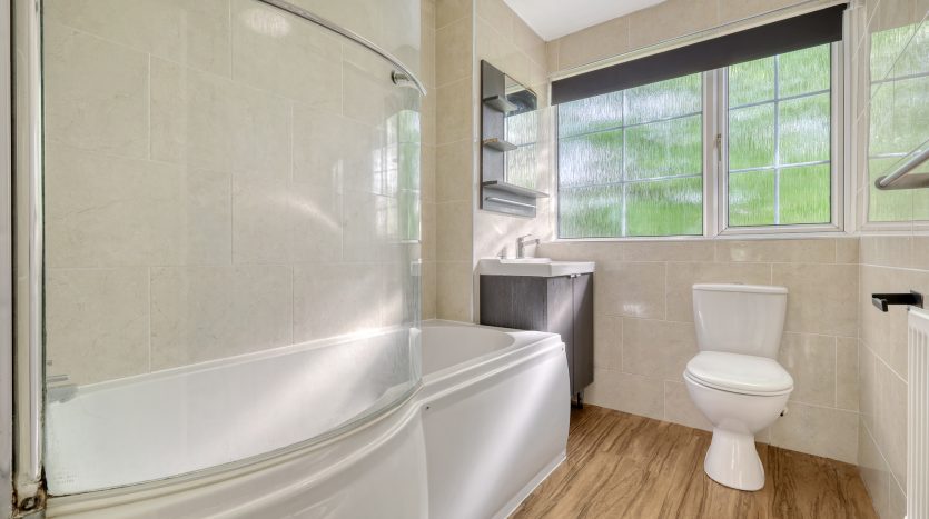 3 Bedroom End of Terrace House For Sale in Kesteven Close, Ilford, IG6 