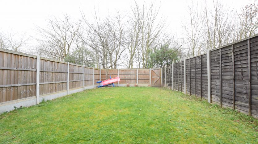3 Bedroom End of Terrace House For Sale in Heathside Close, Ilford, IG2 