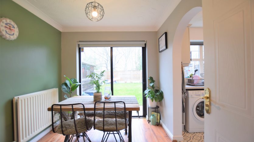 3 Bedroom End of Terrace House For Sale in Heathside Close, Ilford, IG2 