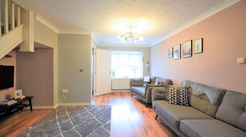 3 Bedroom End of Terrace House For Sale in Heathside Close, Ilford, IG2 