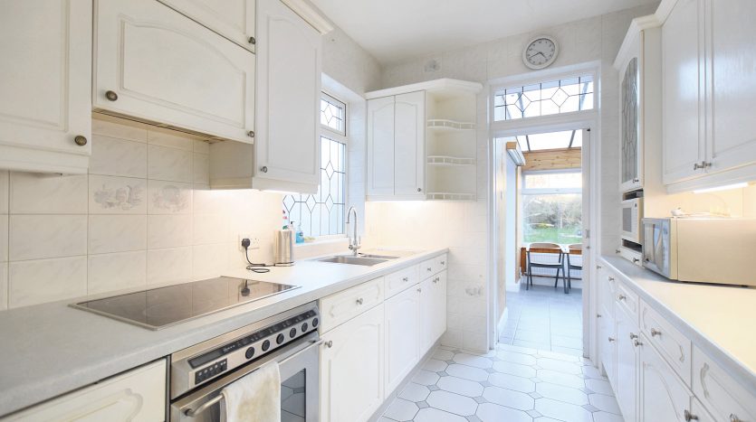 3 Bedroom Semi-Detached House To Rent in Stonehall Avenue, Ilford, IG1 