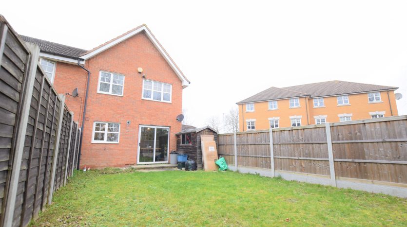 3 Bedroom End of Terrace House For Sale in Heathside Close, Ilford, IG2 