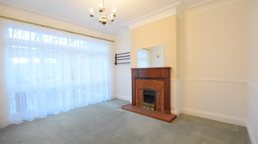 3 Bedroom Semi-Detached House To Rent in Stonehall Avenue, Ilford, IG1 
