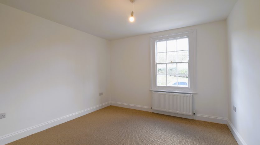 2 Bedroom  To Rent in North End, Buckhurst Hill, IG9 