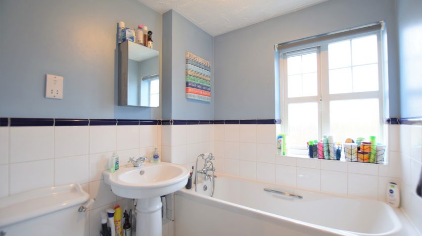 3 Bedroom End of Terrace House For Sale in Heathside Close, Ilford, IG2 