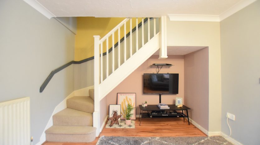 3 Bedroom End of Terrace House For Sale in Heathside Close, Ilford, IG2 
