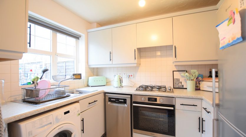 3 Bedroom End of Terrace House For Sale in Heathside Close, Ilford, IG2 