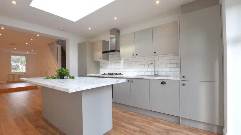 2 Bedroom  To Rent in North End, Buckhurst Hill, IG9 
