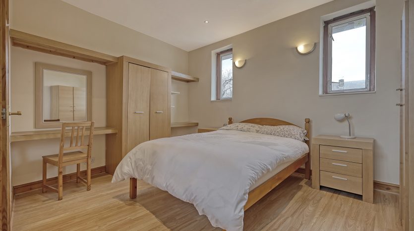 4 Bedroom Semi-Detached House For Sale in Brendon Gardens, Ilford, IG2 
