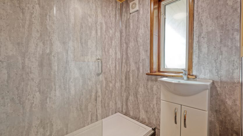 4 Bedroom Semi-Detached House For Sale in Brendon Gardens, Ilford, IG2 