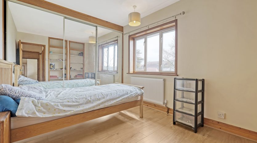 4 Bedroom Semi-Detached House For Sale in Brendon Gardens, Ilford, IG2 