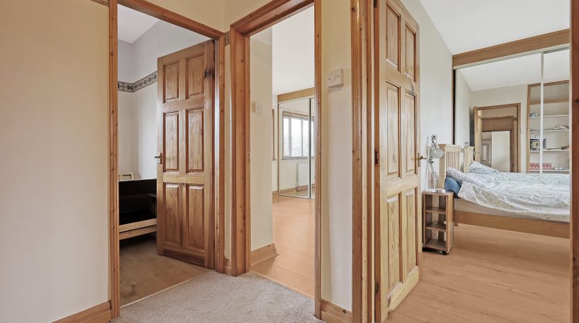 4 Bedroom Semi-Detached House For Sale in Brendon Gardens, Ilford, IG2 