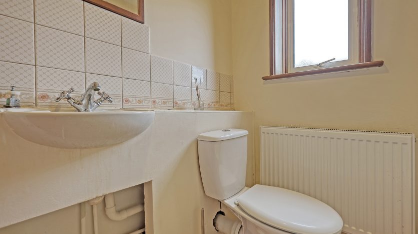 4 Bedroom Semi-Detached House For Sale in Brendon Gardens, Ilford, IG2 