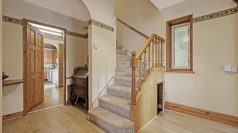 4 Bedroom Semi-Detached House For Sale in Brendon Gardens, Ilford, IG2 
