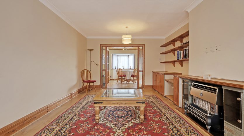 4 Bedroom Semi-Detached House For Sale in Brendon Gardens, Ilford, IG2 