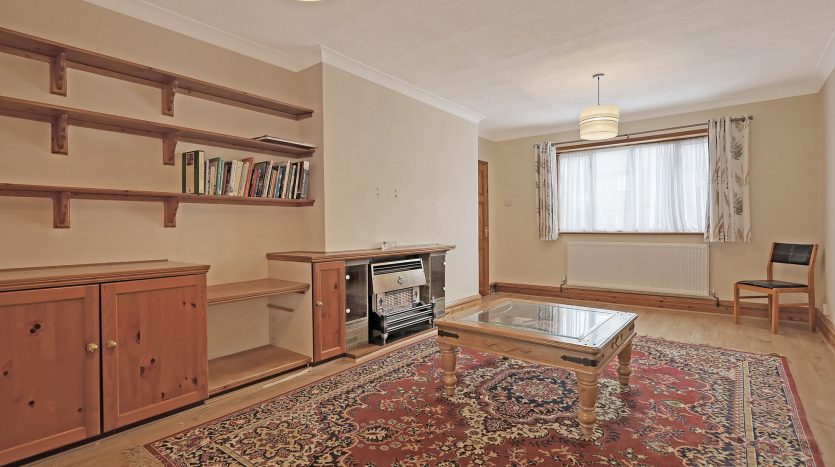 4 Bedroom Semi-Detached House For Sale in Brendon Gardens, Ilford, IG2 