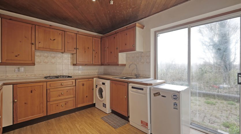 4 Bedroom Semi-Detached House For Sale in Brendon Gardens, Ilford, IG2 
