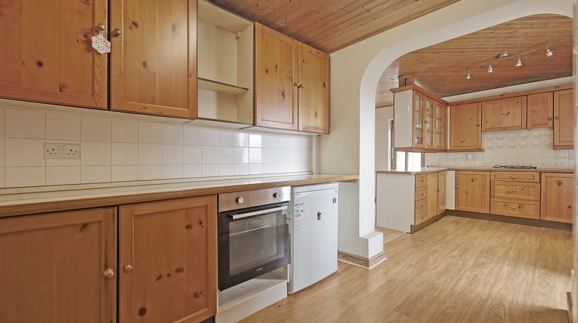 4 Bedroom Semi-Detached House For Sale in Brendon Gardens, Ilford, IG2 