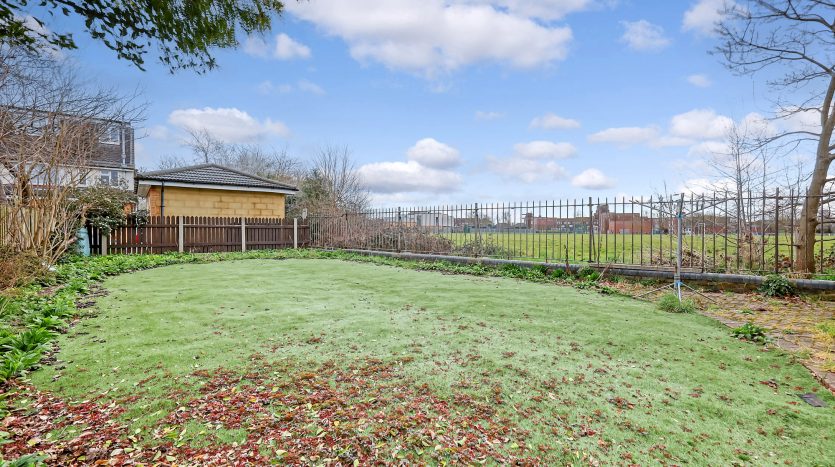 4 Bedroom Semi-Detached House For Sale in Brendon Gardens, Ilford, IG2 