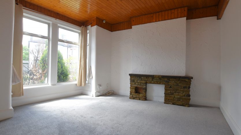 3 Bedroom End of Terrace House To Rent in Wanstead Park Road, Ilford, IG1 