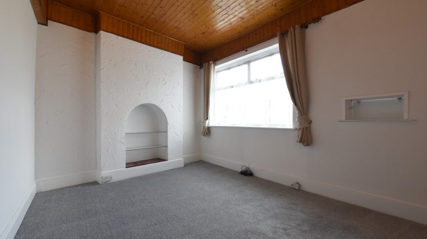 3 Bedroom End of Terrace House To Rent in Wanstead Park Road, Ilford, IG1 