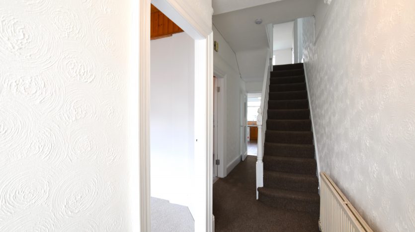 3 Bedroom End of Terrace House To Rent in Wanstead Park Road, Ilford, IG1 