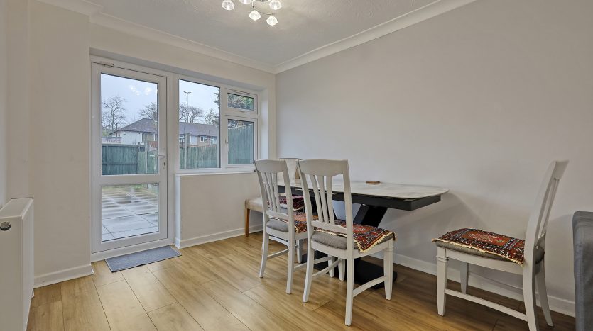 3 Bedroom Mid Terraced House To Rent in Franklyn Gardens, Ilford, IG6 