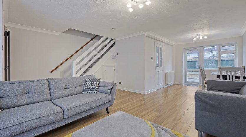 3 Bedroom Mid Terraced House To Rent in Franklyn Gardens, Ilford, IG6 