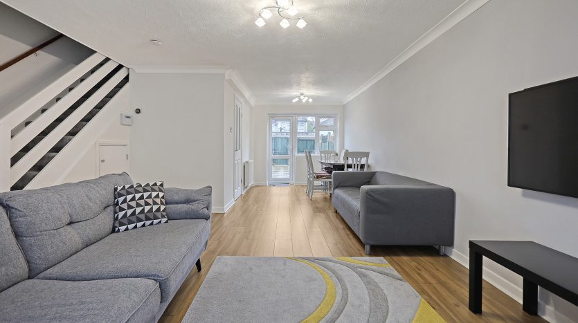 3 Bedroom Mid Terraced House To Rent in Franklyn Gardens, Ilford, IG6 