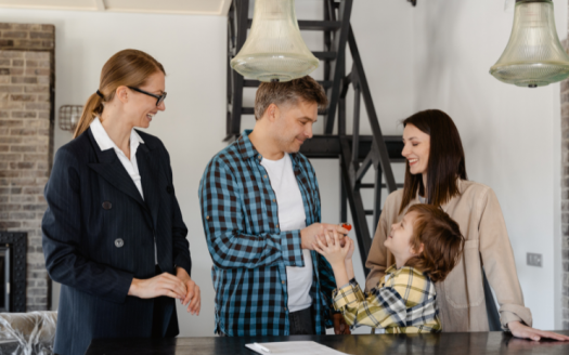 Navigate the property chain with ease. Oakland Estates, trusted estate agents in Ilford, share expert tips for smooth moves in Ilford and Newbury Park.