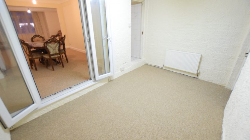 3 Bedroom Mid Terraced House To Rent in Wanstead Lane, Ilford, IG1 