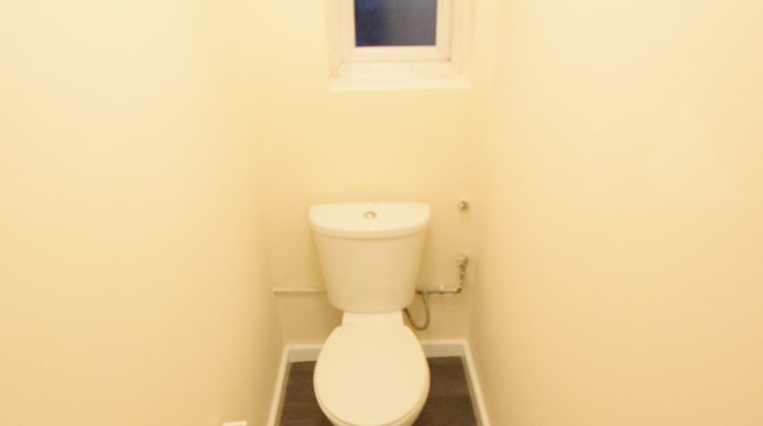 3 Bedroom Mid Terraced House To Rent in Wanstead Lane, Ilford, IG1 