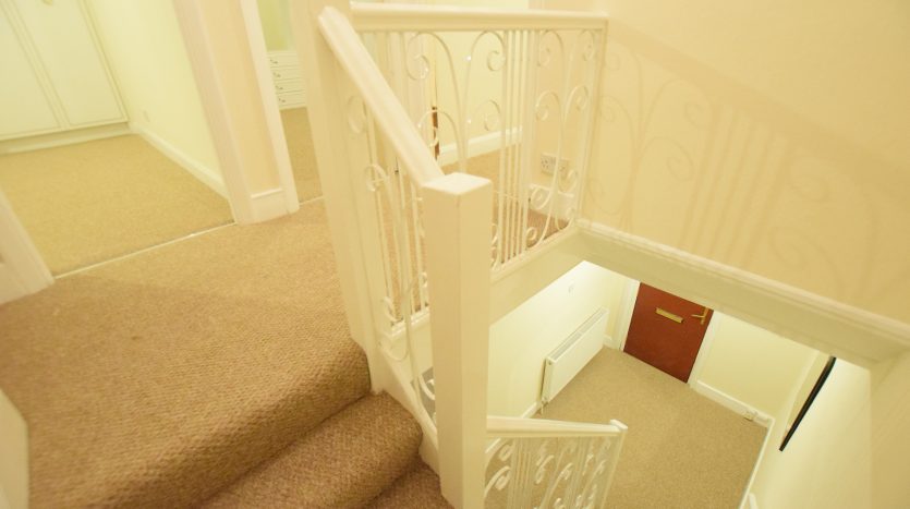 3 Bedroom Mid Terraced House To Rent in Wanstead Lane, Ilford, IG1 