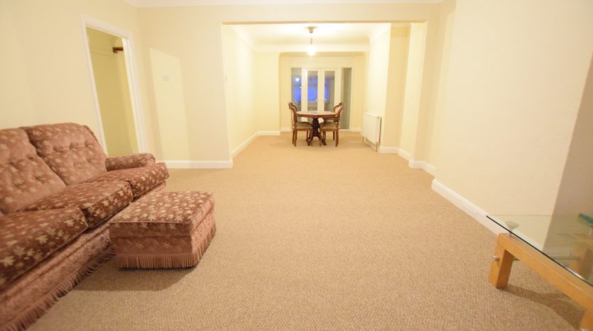 3 Bedroom Mid Terraced House To Rent in Wanstead Lane, Ilford, IG1 
