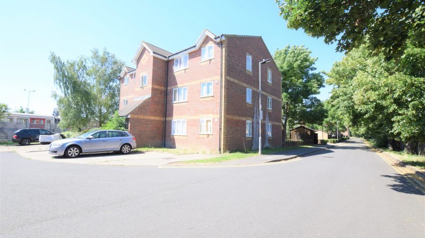 1 Bedroom  To Rent in Greenslade Road, Barking, IG11
