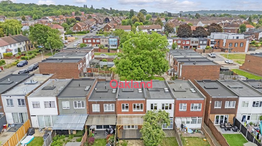 3 Bedroom Mid Terraced House To Rent in Stanway Close, Chigwell, IG7 