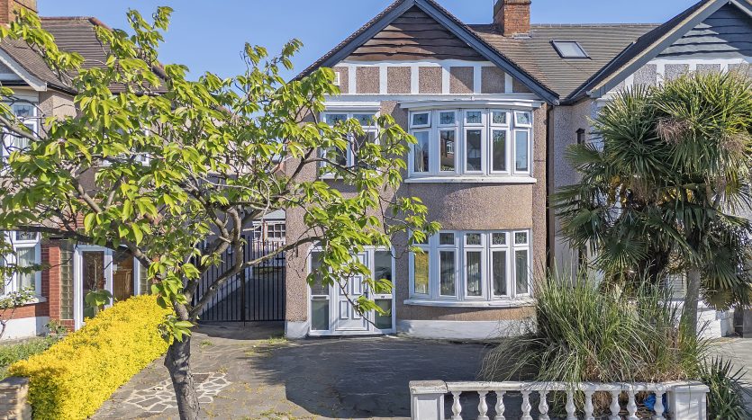 3 Bedroom Semi-Detached House For Sale in (Sales), 88 Highwood Gardens, Ilford, IG5 