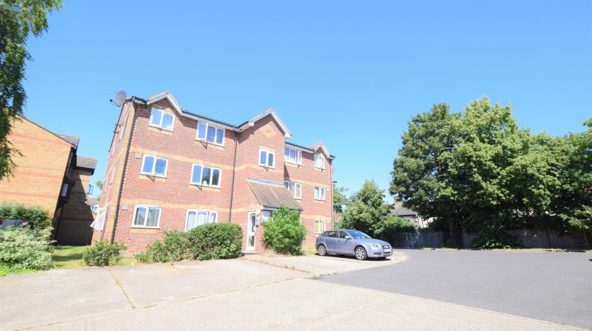 1 Bedroom  To Rent in Greenslade Road, Barking, IG11