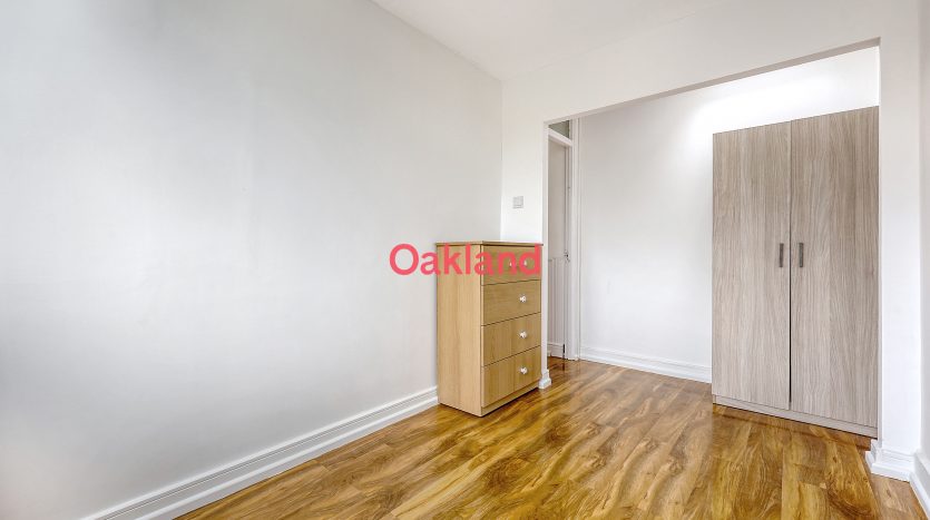 3 Bedroom Mid Terraced House To Rent in Stanway Close, Chigwell, IG7 