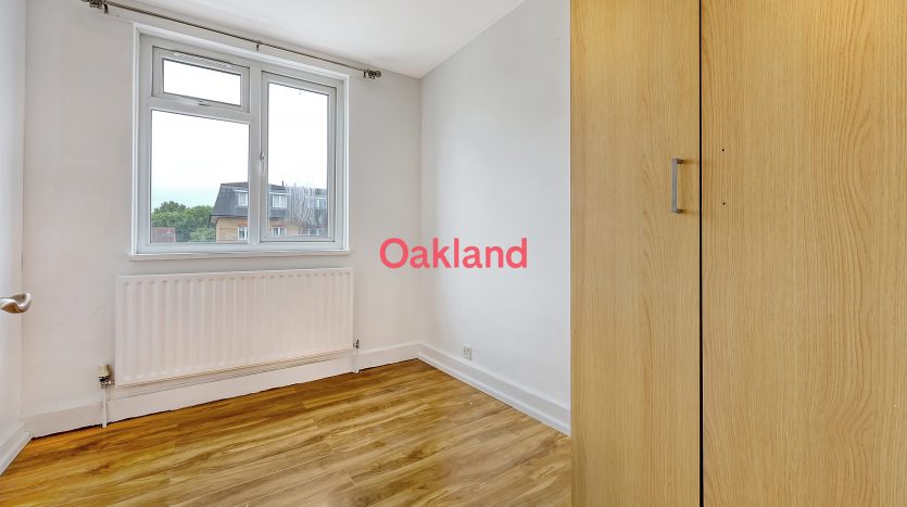 3 Bedroom Mid Terraced House To Rent in Stanway Close, Chigwell, IG7 