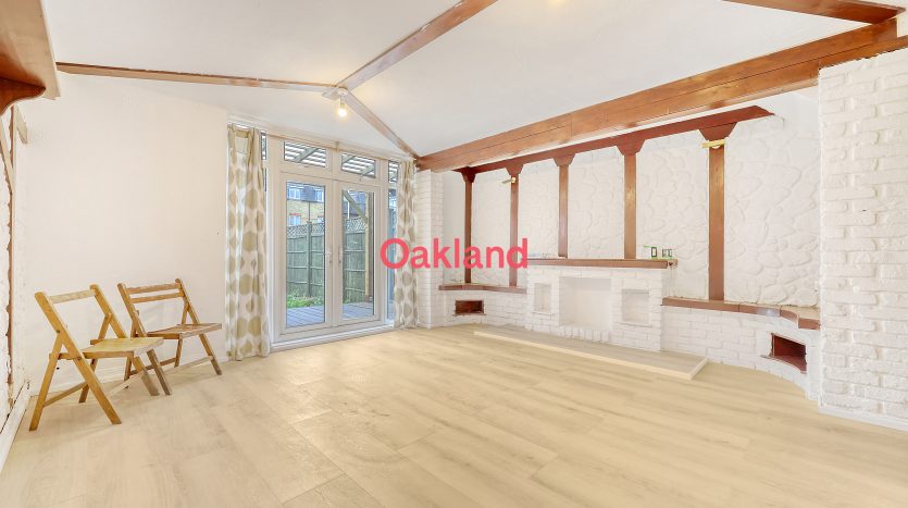 3 Bedroom Mid Terraced House To Rent in Stanway Close, Chigwell, IG7 