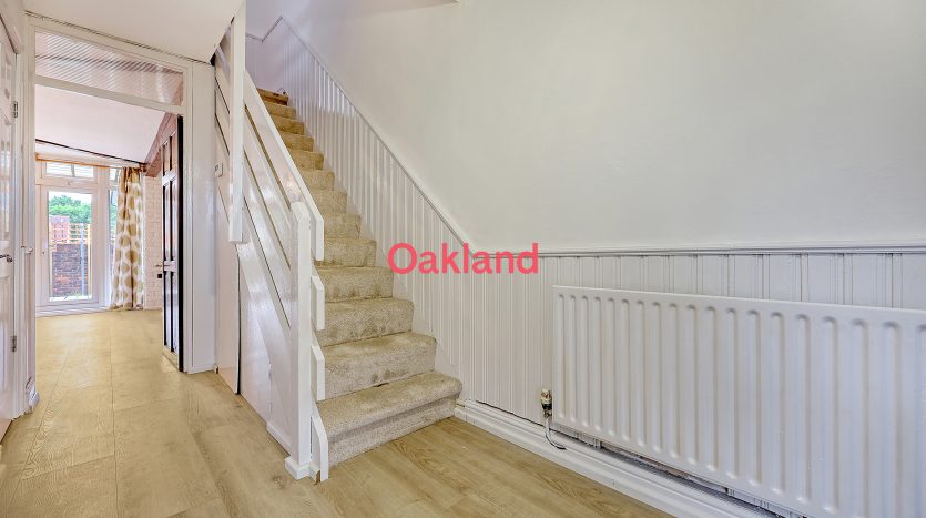 3 Bedroom Mid Terraced House To Rent in Stanway Close, Chigwell, IG7 