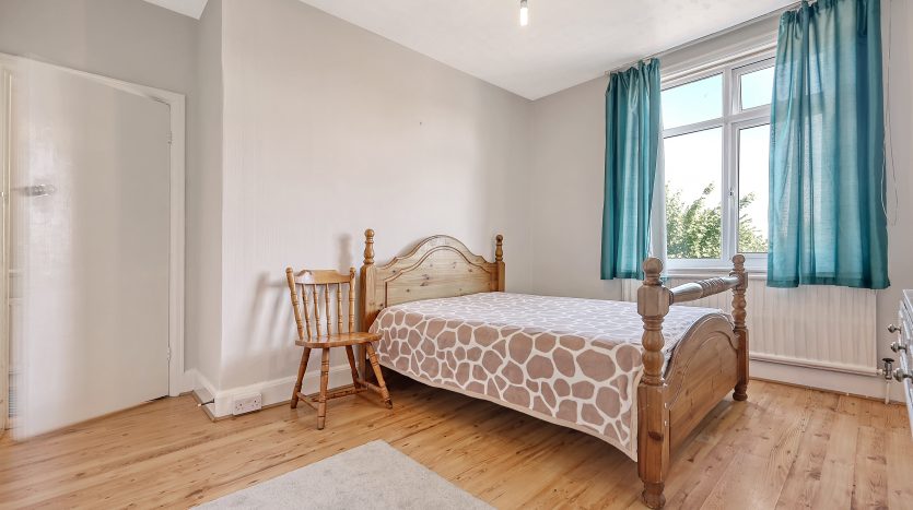 3 Bedroom Semi-Detached House For Sale in (Sales), 88 Highwood Gardens, Ilford, IG5 