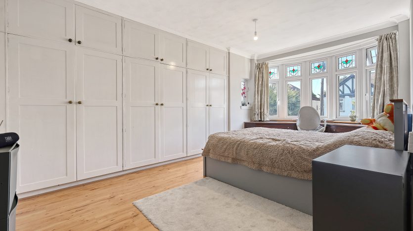 3 Bedroom Semi-Detached House For Sale in (Sales), 88 Highwood Gardens, Ilford, IG5 