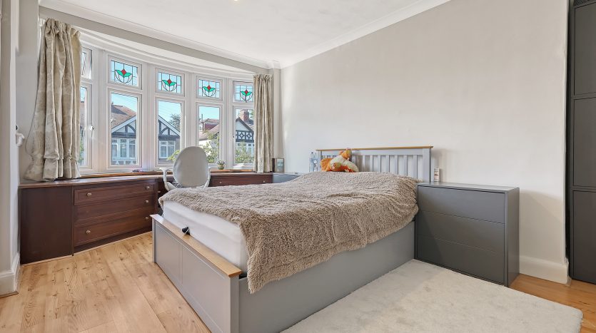 3 Bedroom Semi-Detached House For Sale in (Sales), 88 Highwood Gardens, Ilford, IG5 